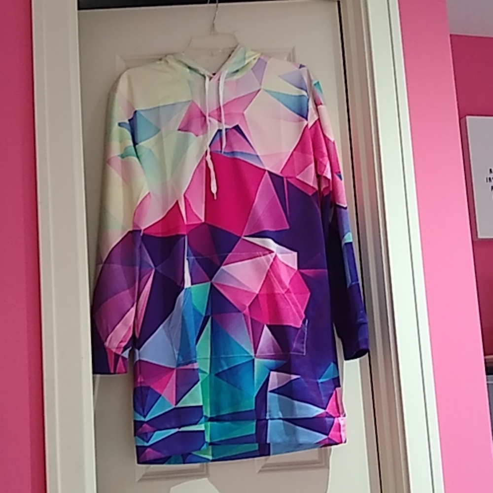 Athletic-looking multi-colored tunic